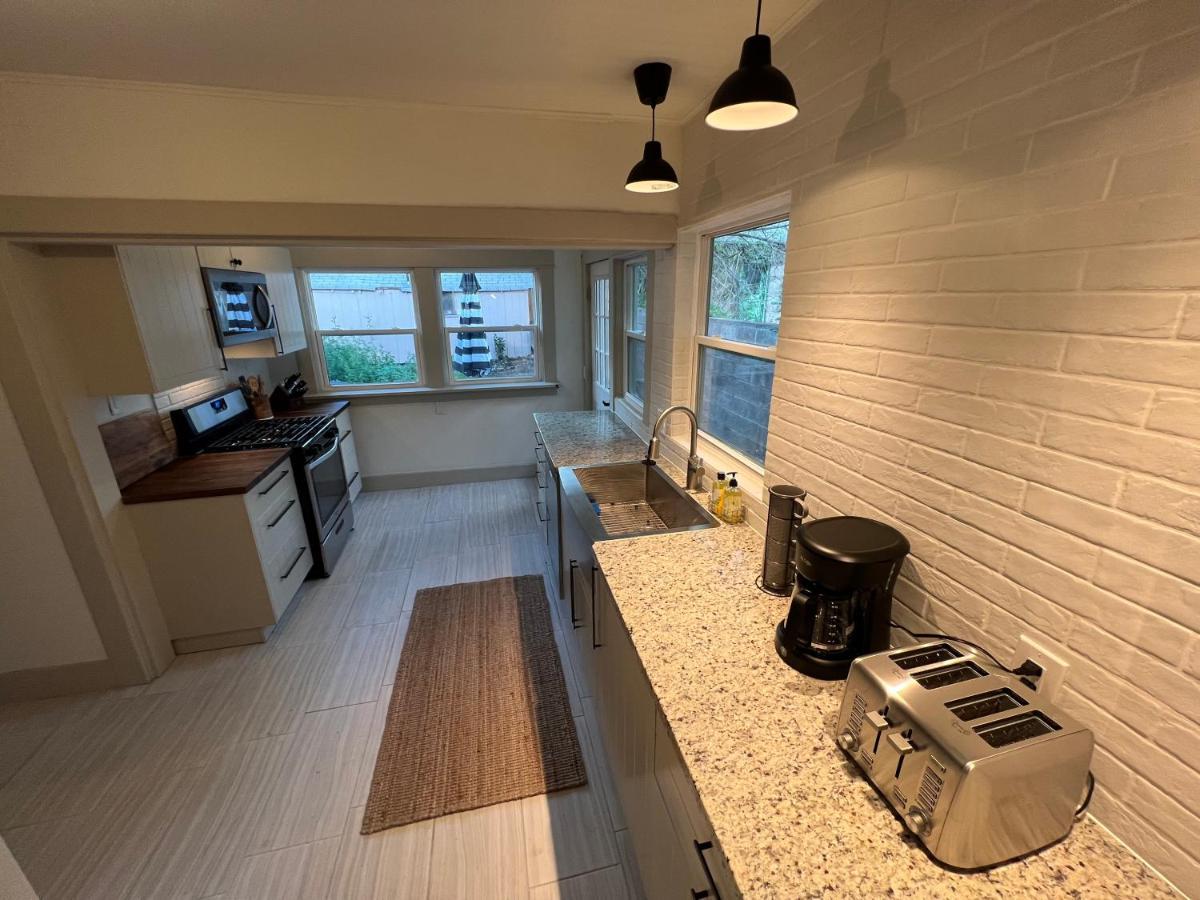 Downtown Williams, Walk Everywhere, Remodeled Exterior foto